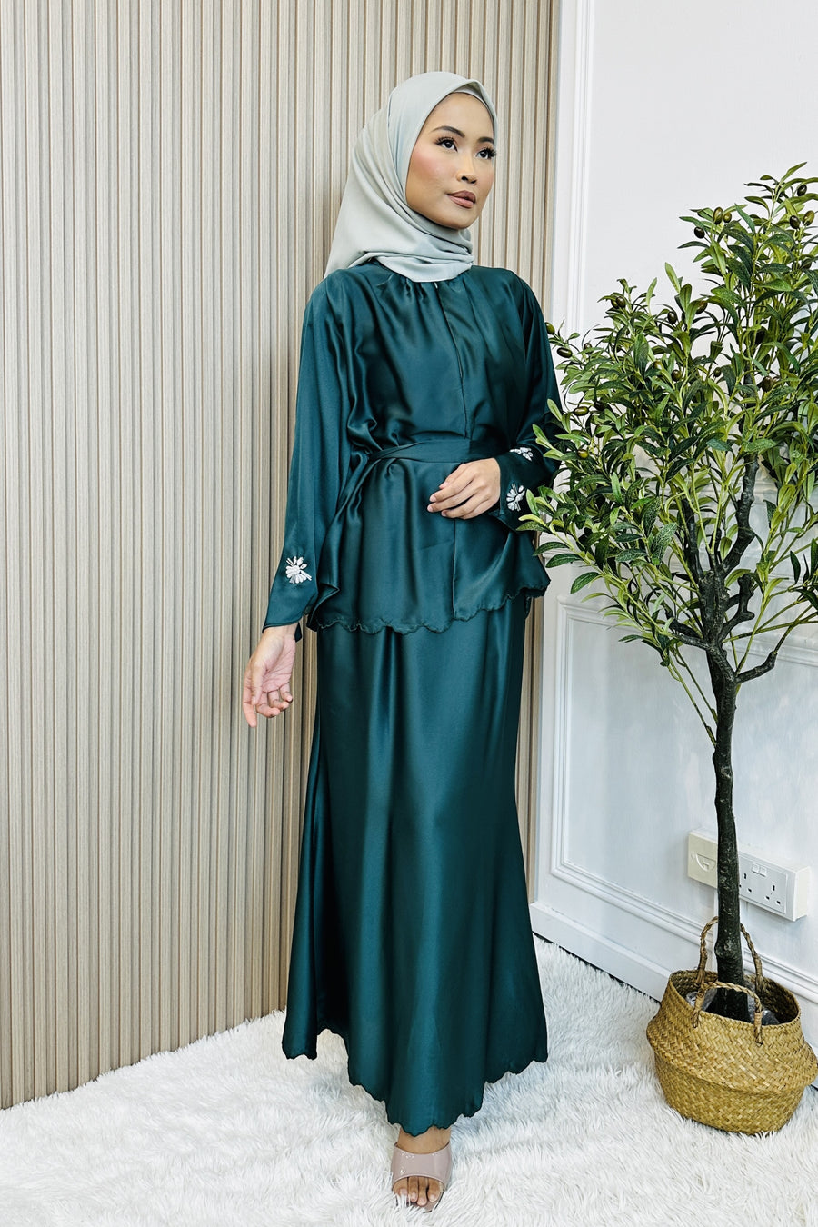 Amelia Tie Kurung Set